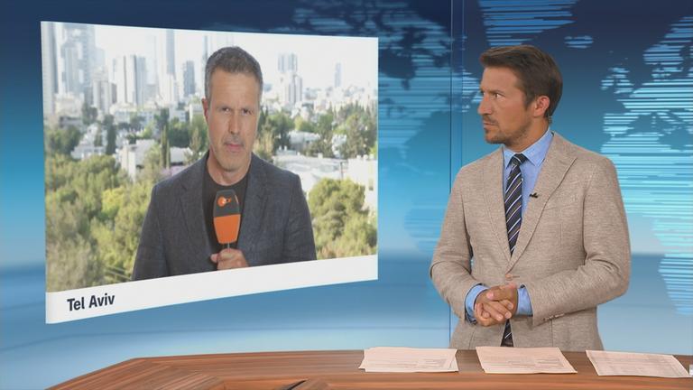 ZDF-Korrespondent Thomas Reichart bei einem Schaltgespräch. 