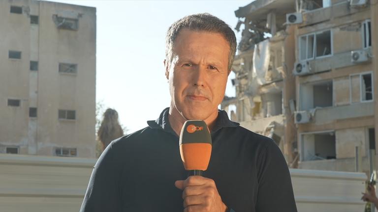 Thomas Reichart mit ZDF-Mikrofon