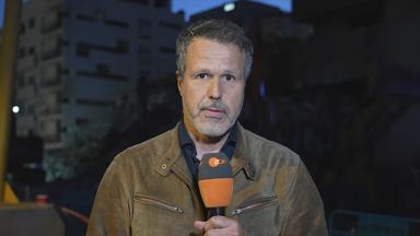 Der Korrespondent Thomas Reichart während einem Schaltgespräch.