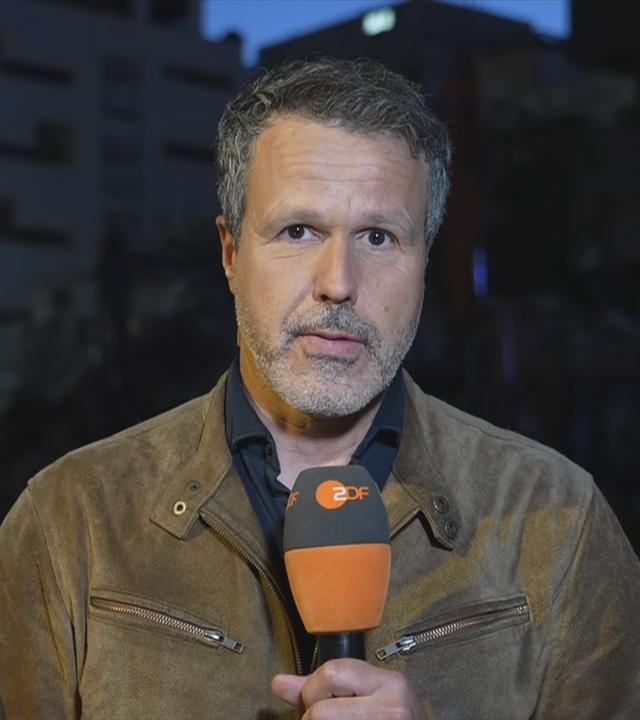 Der Korrespondent Thomas Reichart während einem Schaltgespräch.