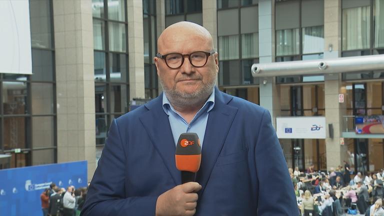 Ulf Röller mit ZDF-Mikro