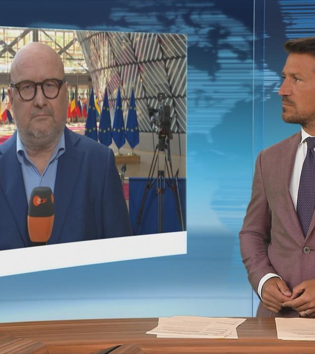 ZDF-Korrespondent Ulf Röller bei einem Schaltgespräch.