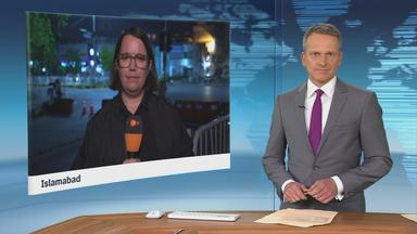 Moderator im Schaltgespräch mit ZDF-Korrespdonentin Phoebe Gaa