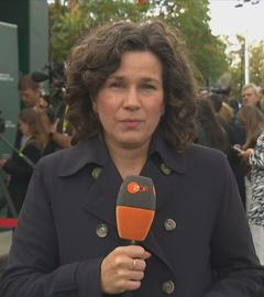 ZDF-Korrespondentin Schäfers ist im irischen Wicklow zu sehen.