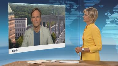 Moderatorin im Schaltgespräch mit ZDF-Hauptstadtkorrespondent Wulf Schmiese