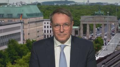 Der Ministerpräsident von Rheinland-Pfalz und SPD-Politiker Alexander Schweitzer ist zu sehen.