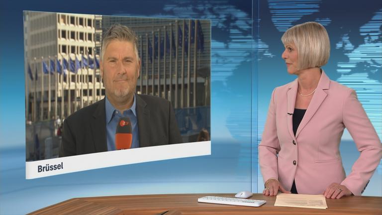 Moderatorin im Schaltgespräch mit Korrespondent Andreas Stamm