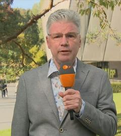 Korrespondent Christoph Schneider aus Zürich im Schaltgespräch mit Moderator Ralph Szepanski
