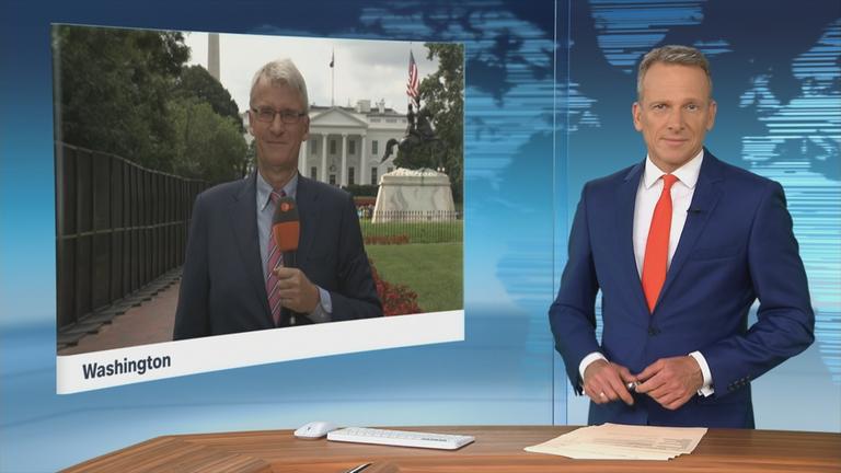 ZDF-Reporter Elmar Theveßen berichtet.