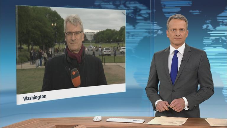 Schaltgespräch mit Elmar Theveßen und Moderation.