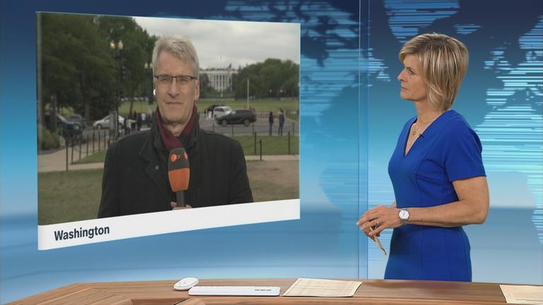 Schaltgespräch mit Elmar Theveßen und Moderation.