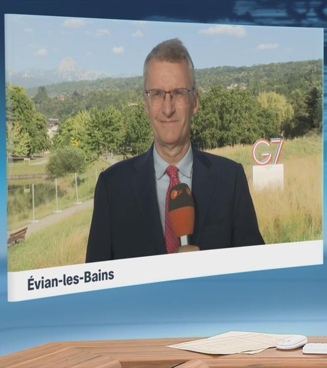 Moderatorin im Schaltgespräch mit ZDF-Korrespondent Elmar Theveßen