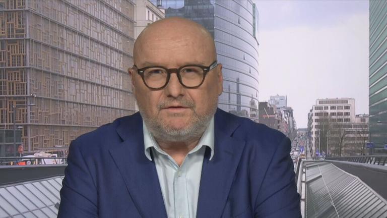 ZDF-Korrespondent Ulf Röller spricht in einem Schaltgespräch