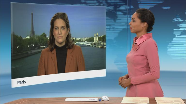 ZDF-Korrespondentin Anna Warsberg bei einem Schaltgespräch.