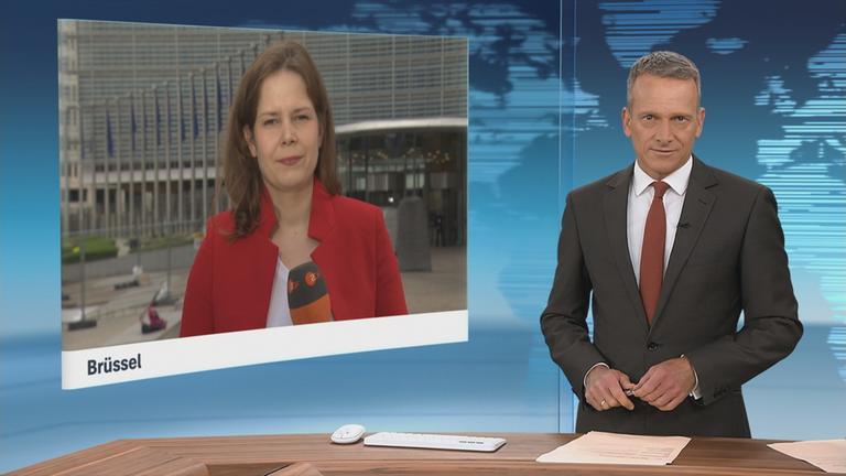 ZDF-Korrespondentin Lara Wiedeking berichtet ins ZDFheute-Studio. 