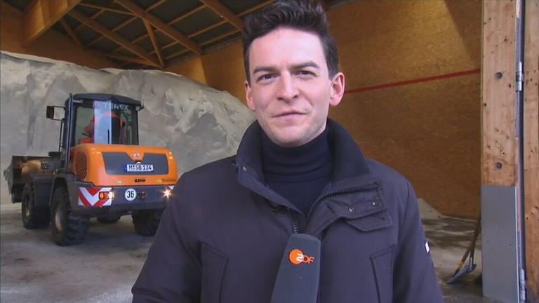 ZDF-Reporter Moritz Neuß berichtet aus München