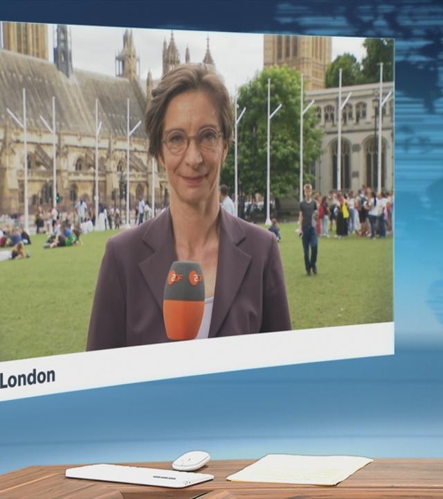 ZDF-Korrespondentin Diana Zimmermann bei einem Schaltgespräch.