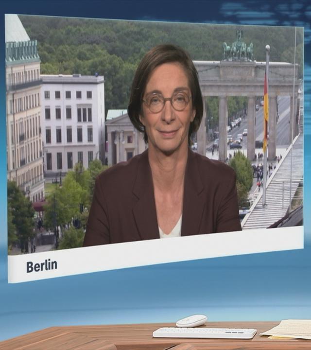Moderator im Schaltgespräch mit ZDF-Hauptstadtkorrespondentin Diana Zimmermann