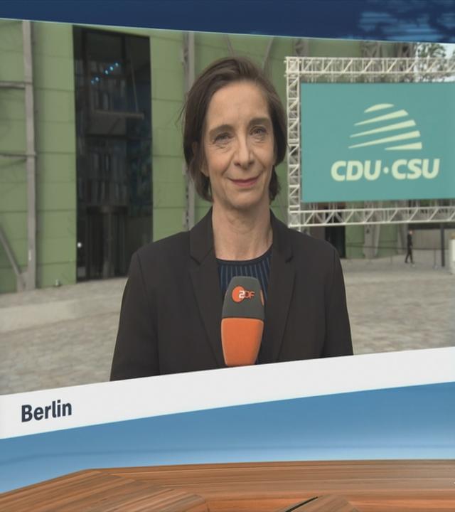 Moderatorin im Schaltgespräch mit ZDF-Korrespondentin Diana Zimmermann