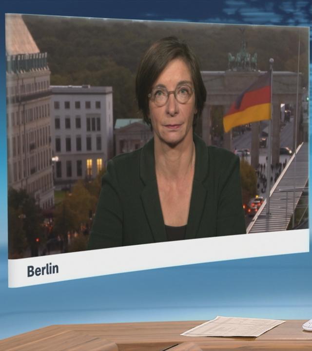 Moderatorin im Schaltgespräch mit ZDF-Korrespondentin Diana Zimmermann