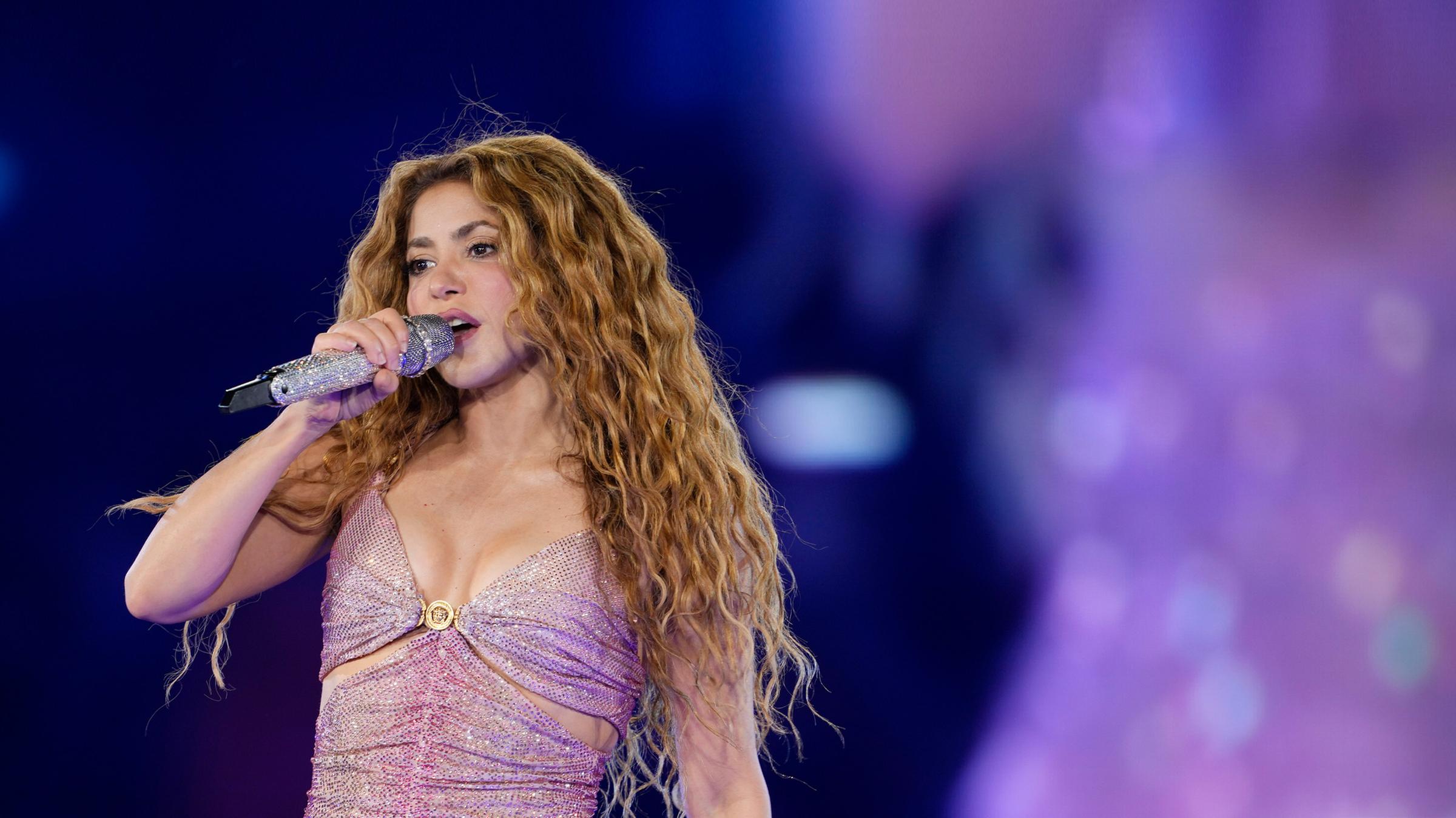 Die kolumbianische Sängerin Shakira bei einem Auftritt im MetLife Stadion am Freitag den 16.05.2025.