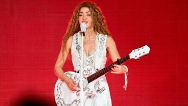 Shakira singt auf der Bühne bei einem Auftritt in São Paulo.