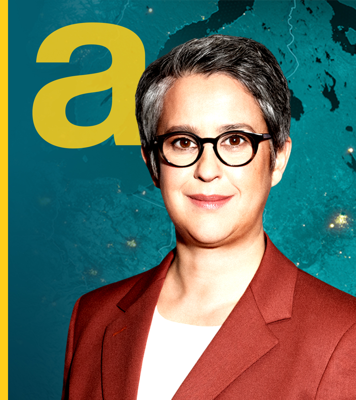 Shakuntala Banerjee vor einer Weltkarte.