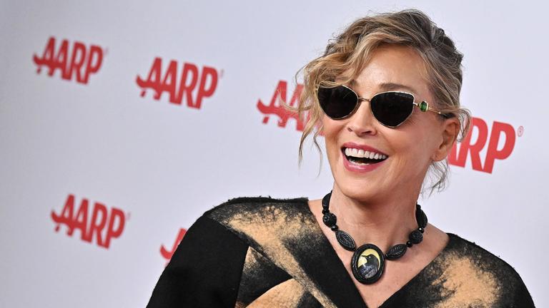 Auch nach dem Tod von Richard Lugner sollen Hollywood-Stars dem Wiener Opernball internationalen Glanz verleihen: Dieses Jahr wird Sharon Stone in der Ehrenloge Platz nehmen. (28.01.2026)