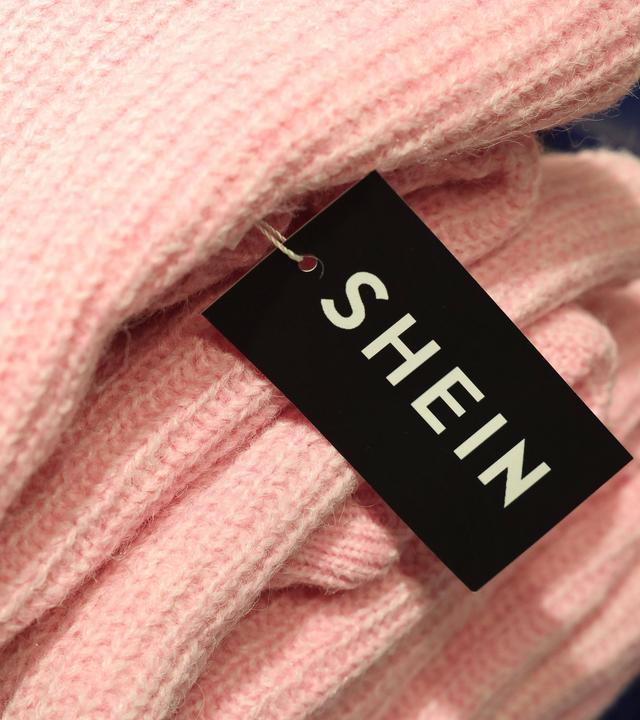 Rosafabener Strickpulli mit Shein-Lable