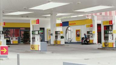 Eine Shell-Tankstelle in Hamburg, an der keine Autos tanken.