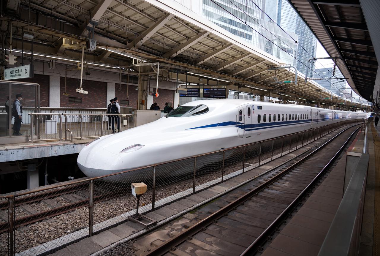 Hochgeschwindigkeitszug Shinkansen in Tokio