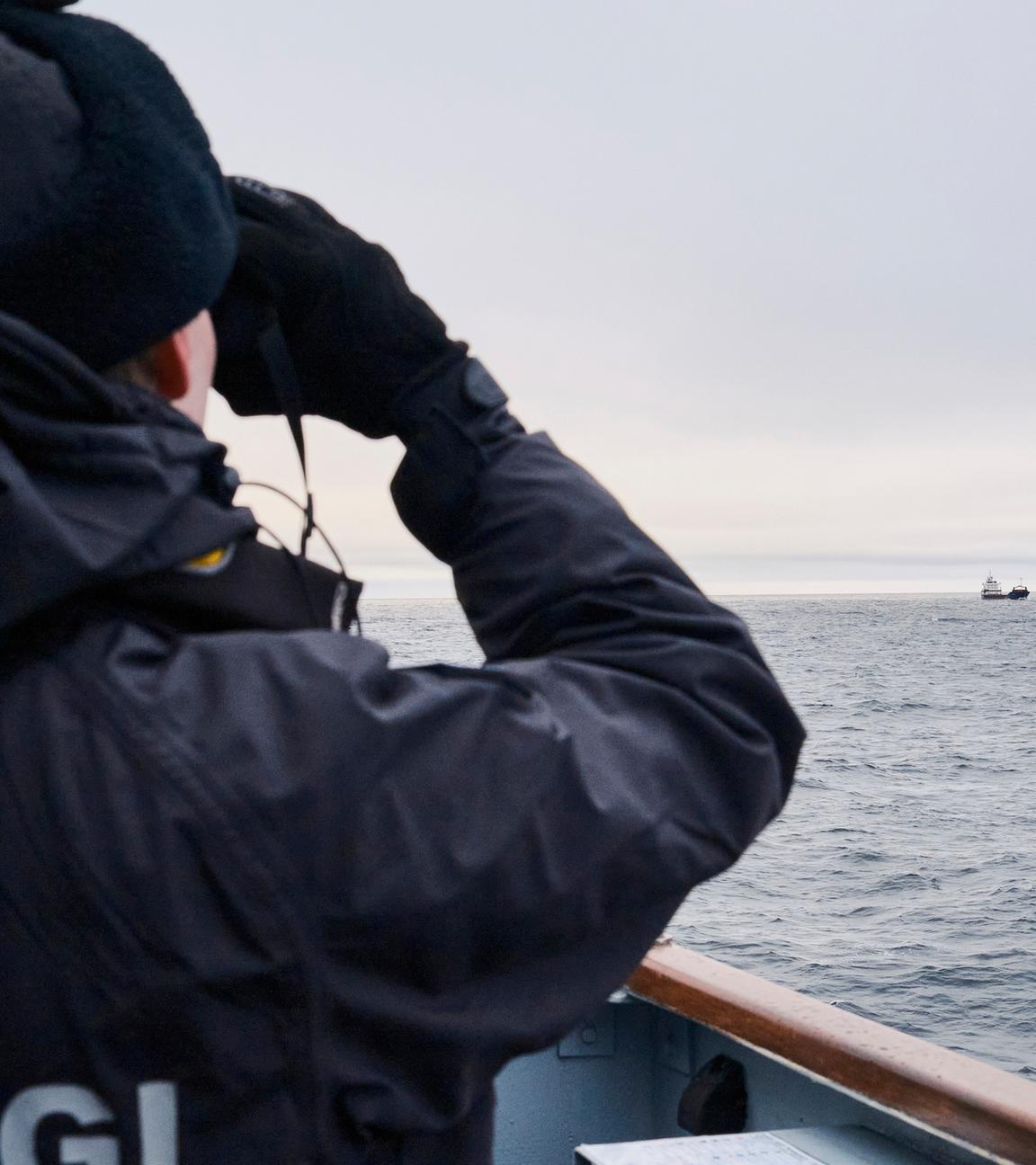 Ein Estnisches Marineschiff fährt in der Ostsee im Rahmen verstärkter NATO-Patrouillen in der Region