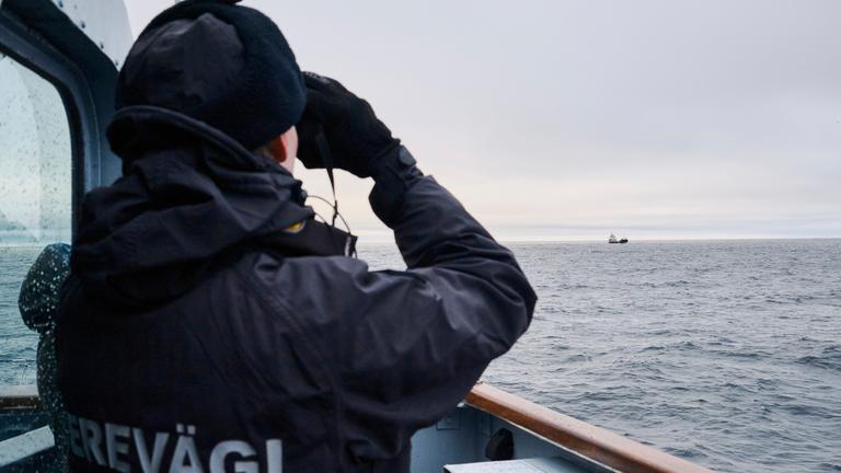 Ein Estnisches Marineschiff fährt in der Ostsee im Rahmen verstärkter NATO-Patrouillen in der Region