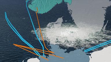 Eine Karte von Nordeuropa, in welcher Pipelines und Unterseekabel eingezeichnet sind. Im Hintergrund ein Bild der Nordsee, in welchem Gas aus einem Pipeline-Leck aufsprudelt.