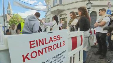 Einlasskontrolle bei Volksfest