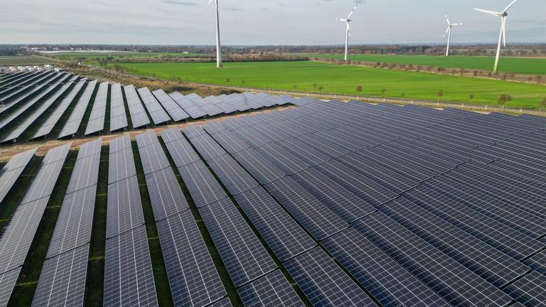 Ein großer Solarpark in Sachsen-Anhalt.