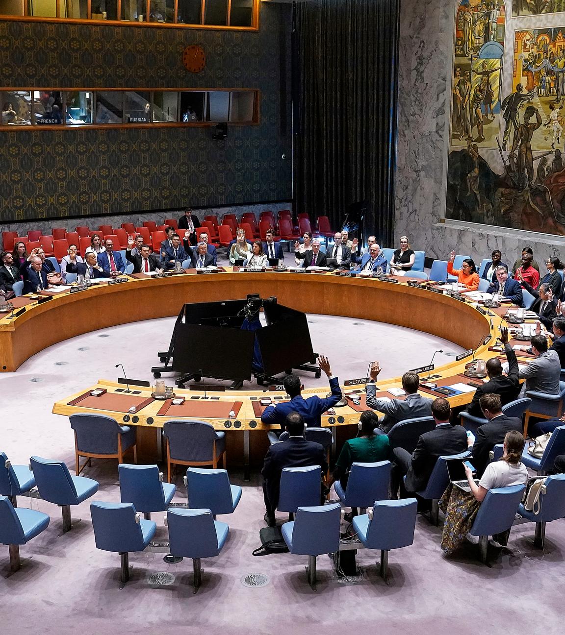 Der Sicherheitsrat der Vereinten Nationen stimmt während einer Sitzung über eine Resolution über den Nahostkonflikt ab.