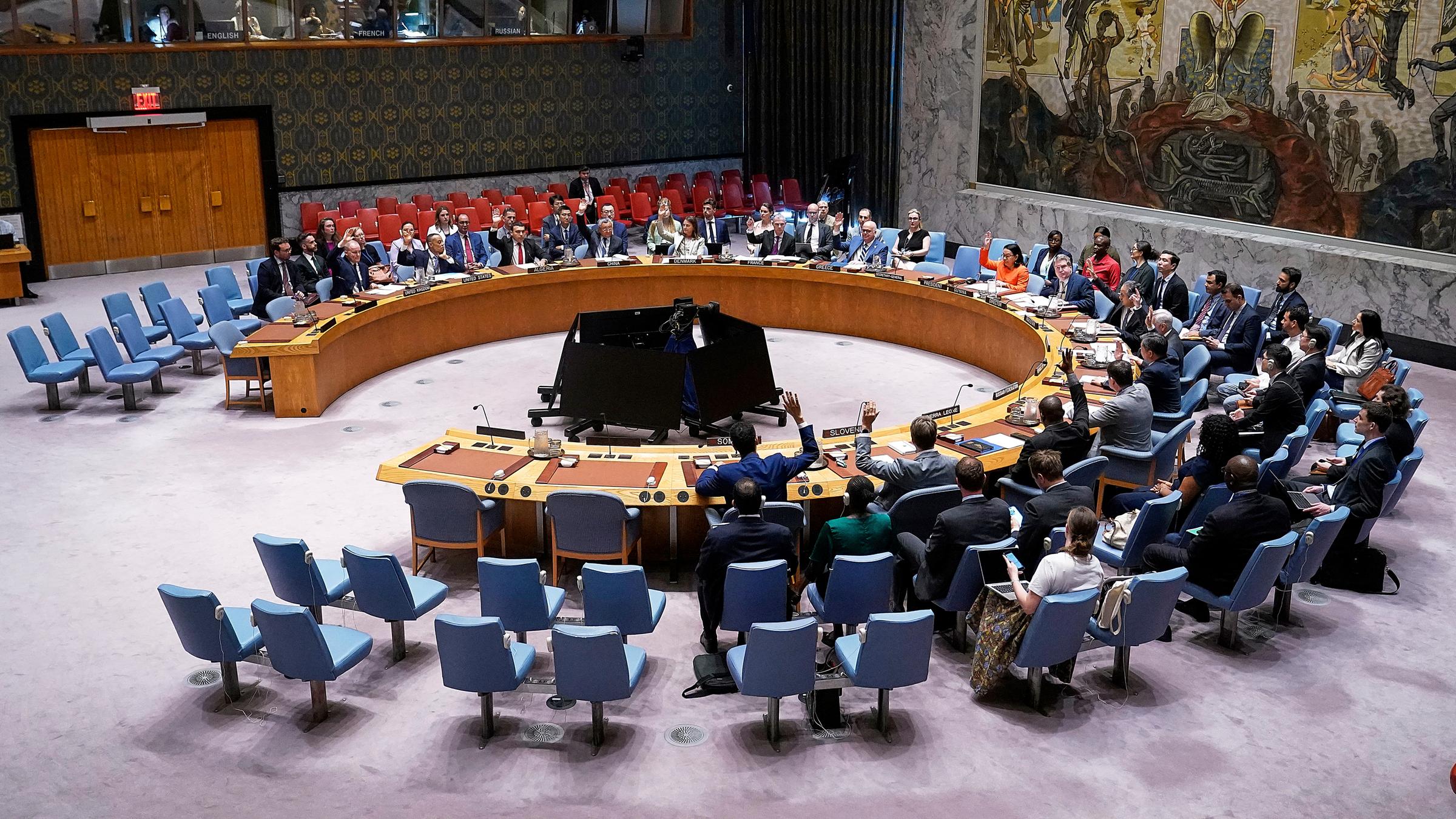 Der Sicherheitsrat der Vereinten Nationen stimmt während einer Sitzung über eine Resolution über den Nahostkonflikt ab.