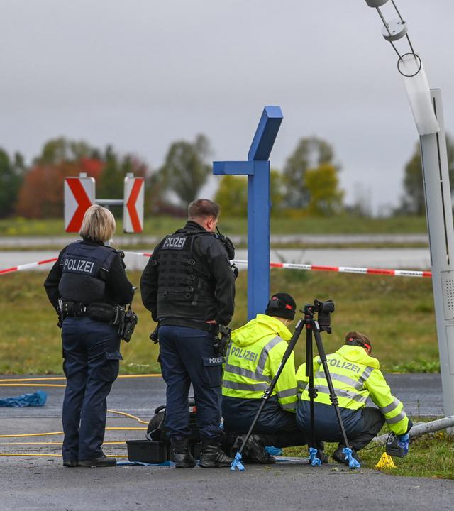 Sachsen, Schkeuditz: Die Polizei ermittelt nach einem erneuten Sicherheitsvorfall am Flughafen Leipzig/Halle an der Landebahn Nord.