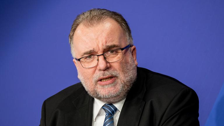 BDI-Präsident Siegfried Russwurm spricht beim Ostdeutschen Wirtschaftsforum im Theater am See in Bad Saarow