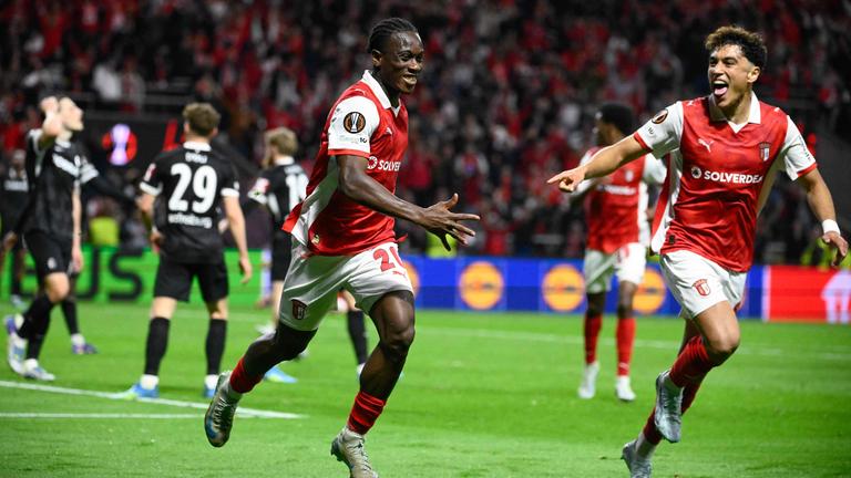 Mario Dorgeles feiert seinen späten Siegtreffer gegen Freiburg.