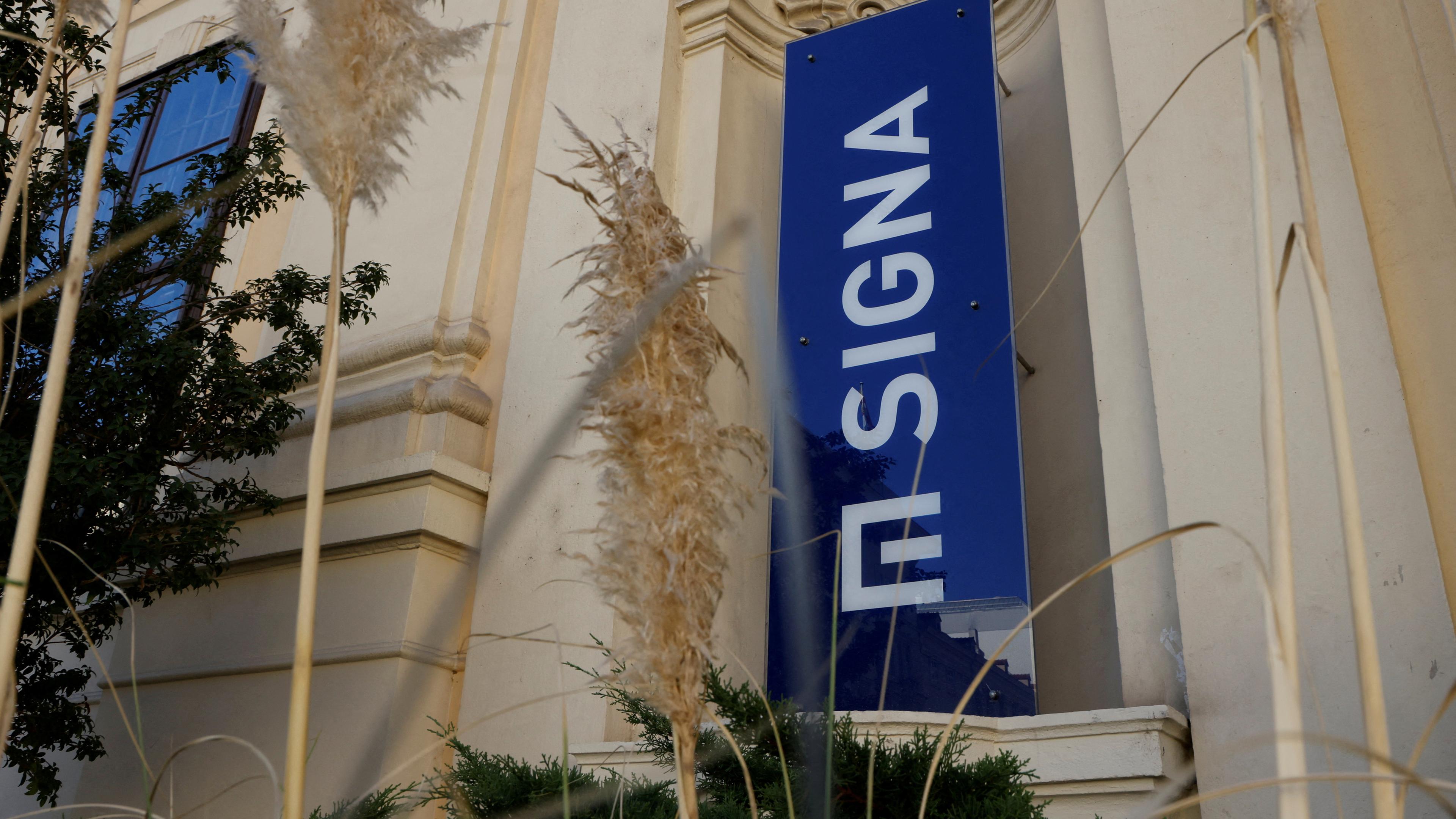 Logo des Konzerns "Signa" am Hauptsitz in Wien