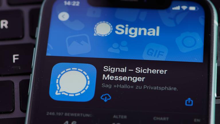 App-Symbol des Signal-Messengers auf dem Bildschirm eines Smartphones. (Symbolbild)