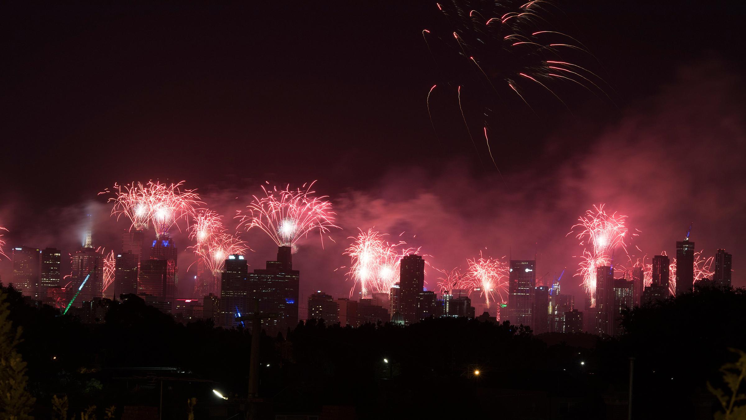 Feuerwerk über der Skyline von Melbourne