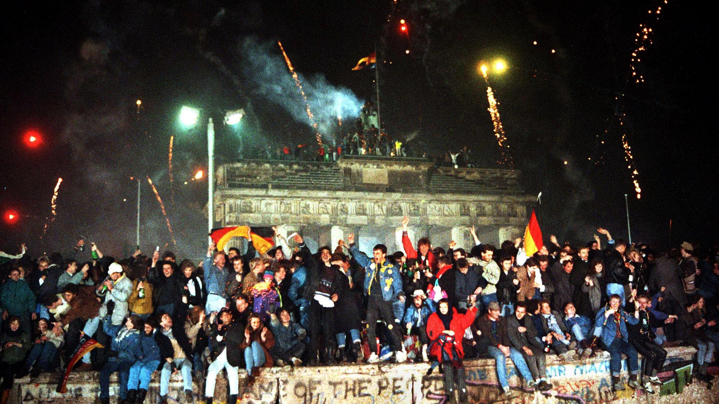 Silvesterfeier an der Berliner Mauer am 31.12.1989
