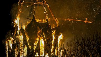In der Silverstnacht ist der Turm der Vondelkirche in Amsterdam bei einem Brand eingestürzt.