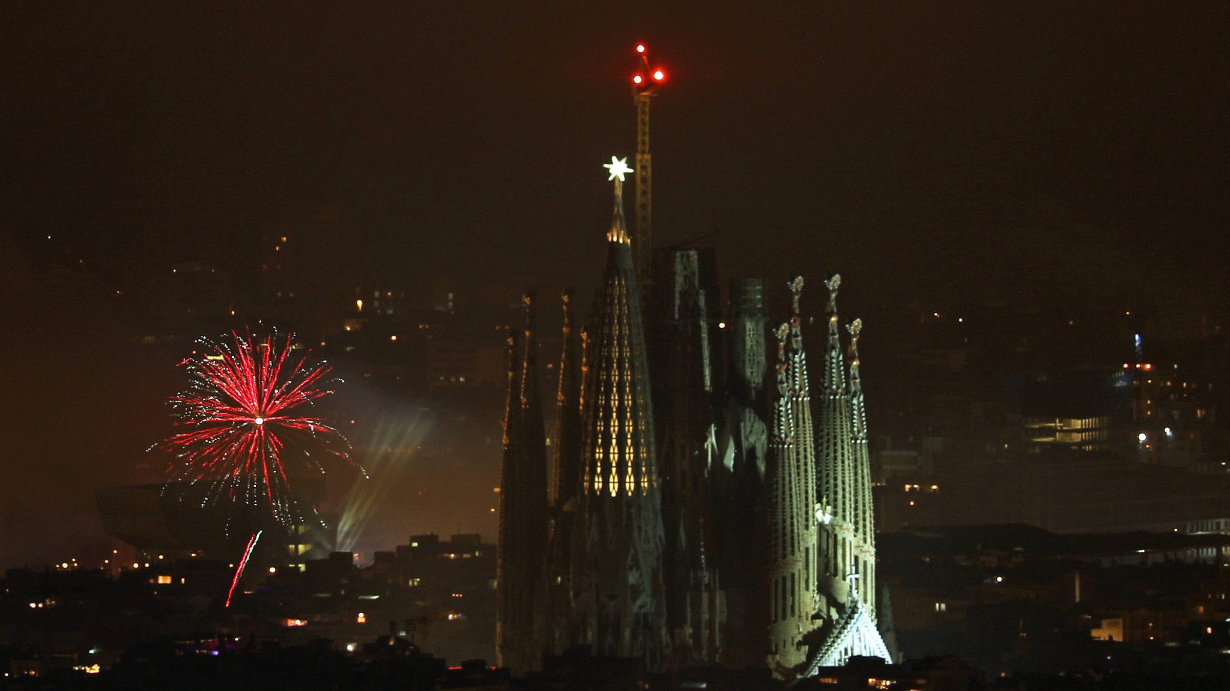 Feuerwerk mit Blick auf die Sagrada Família
