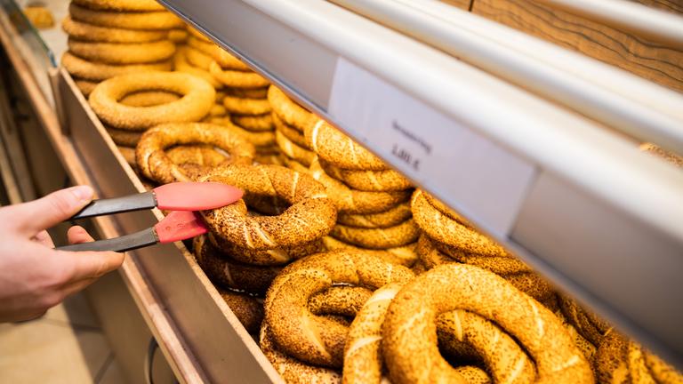 Simit-Gebäck in türkischer Bäckerei