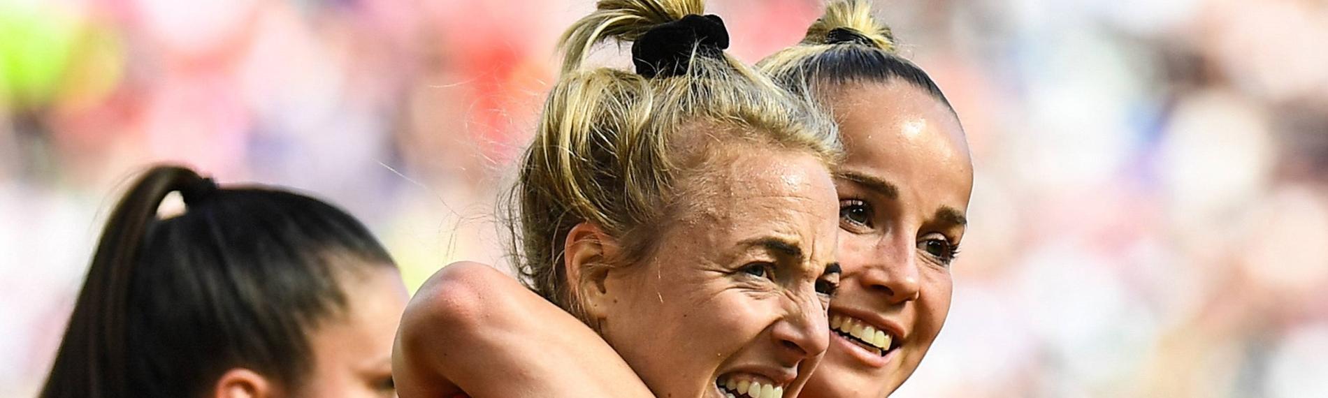 Die Torschützinnen:  Carolin Simon und Giulia Gwinn