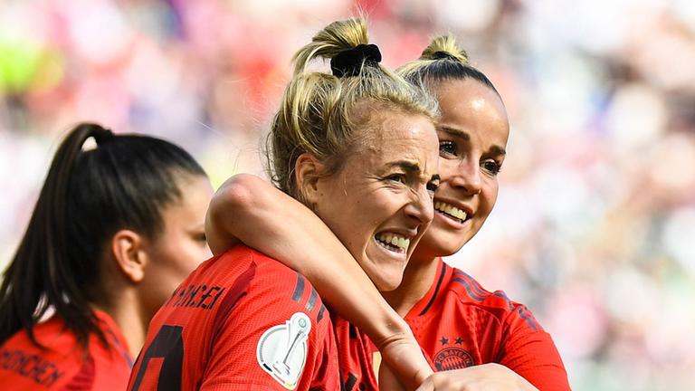 Die Torschützinnen:  Carolin Simon und Giulia Gwinn